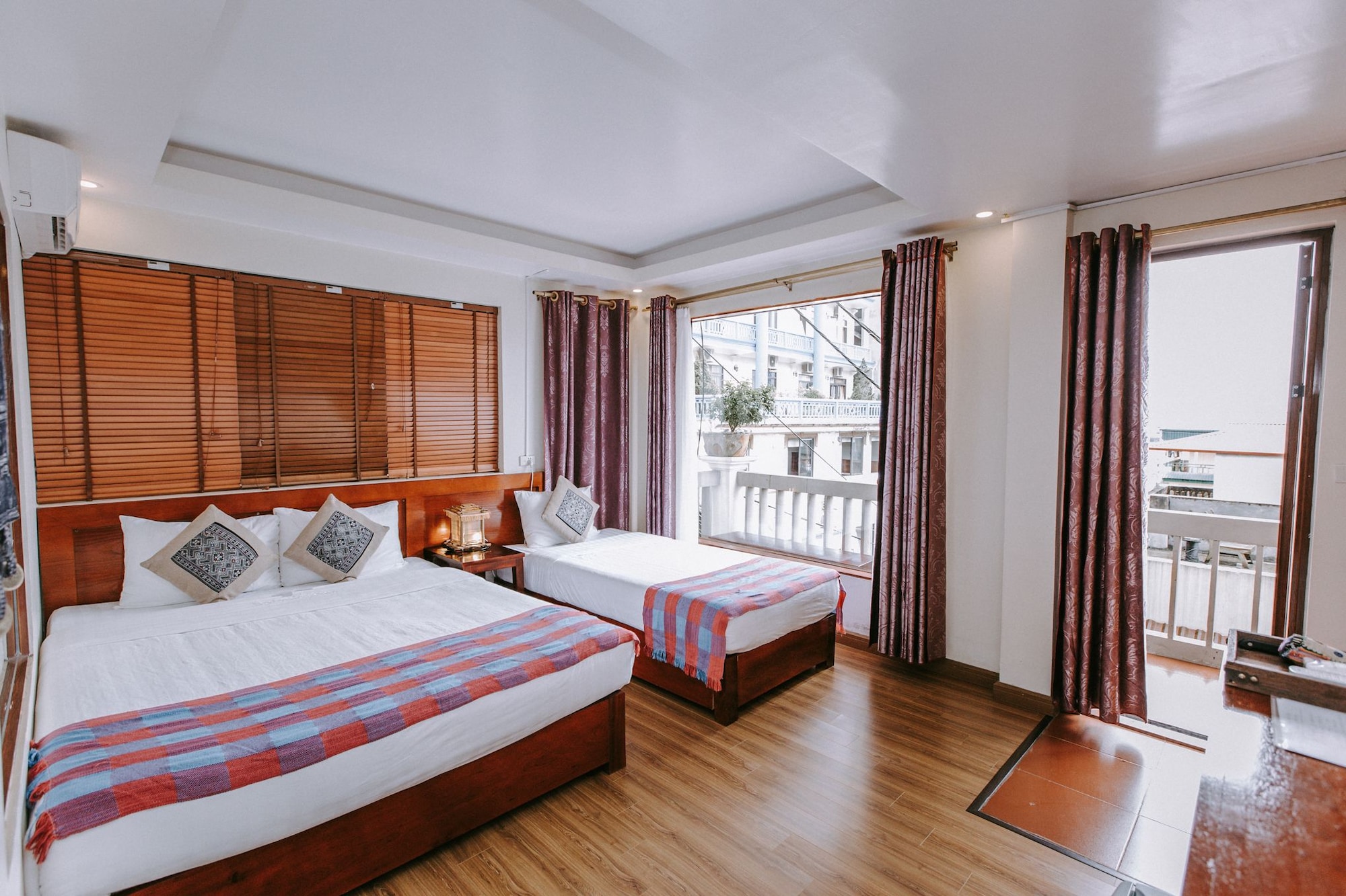 SUPERIOR, DOUBLE OR TWIN BED