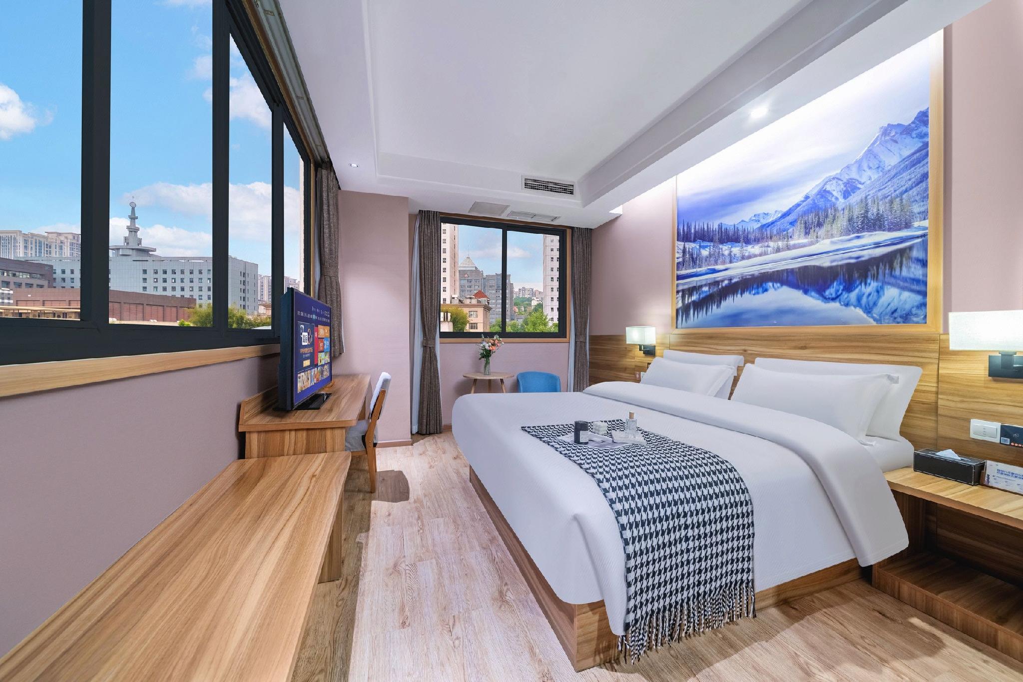 Seaman Hotel (Chongqing Jiazhou Hongqi Hegou Light Rail Station) 15/42