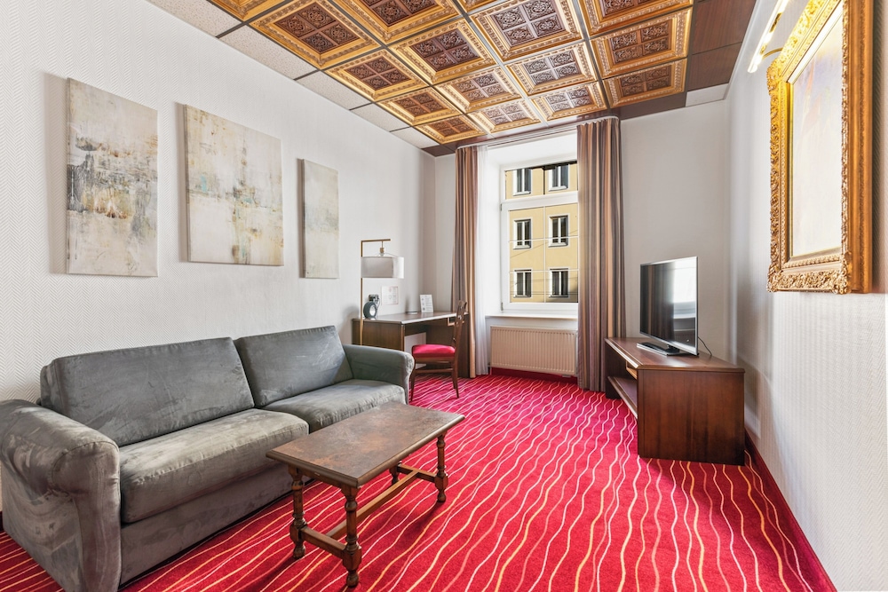 Kings First Class Hotel 53/77