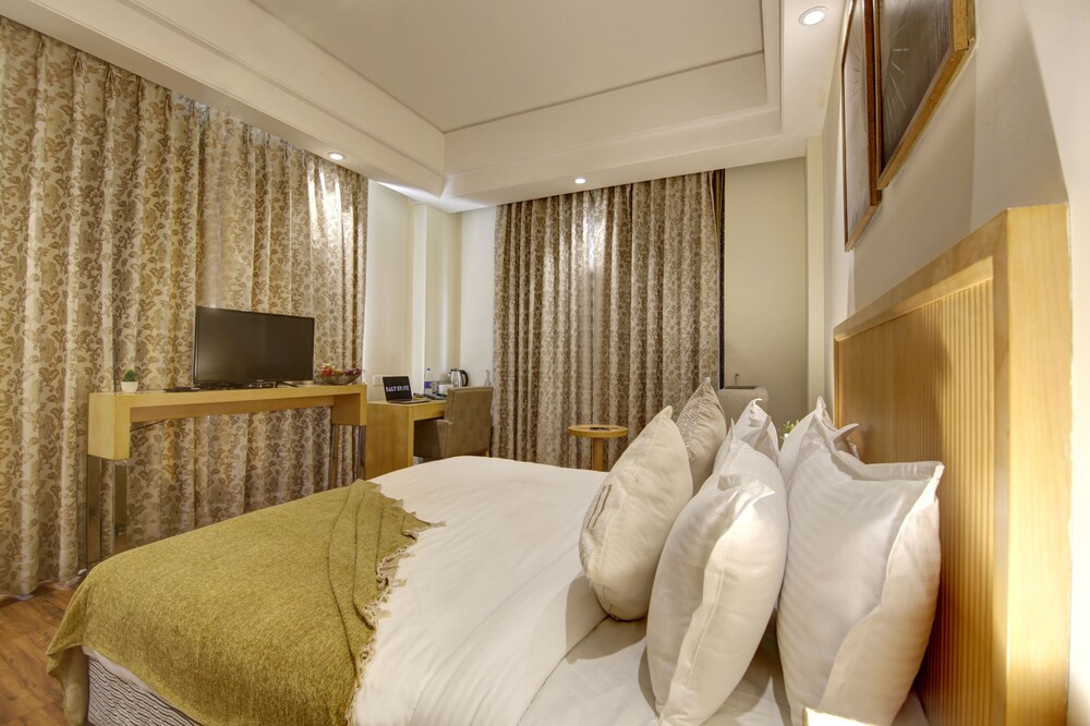 Saltstayz Corporate Suites – Golf Course Road 26/50