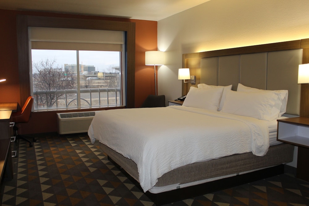 Holiday Inn Express Rockford Loves Park 33/65