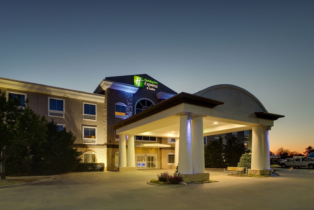 Holiday Inn Express Hotel & Suites Vernon College Area (HWY 287) 1/48
