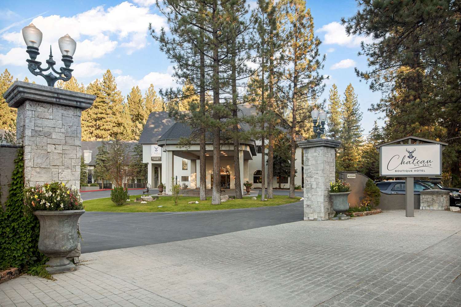 Chateau Big Bear Boutique Hotel, BW Signature Collection 54/55