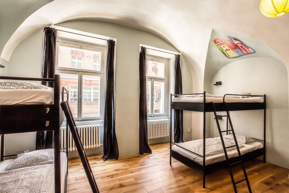 Ahoy Hostel 17/40