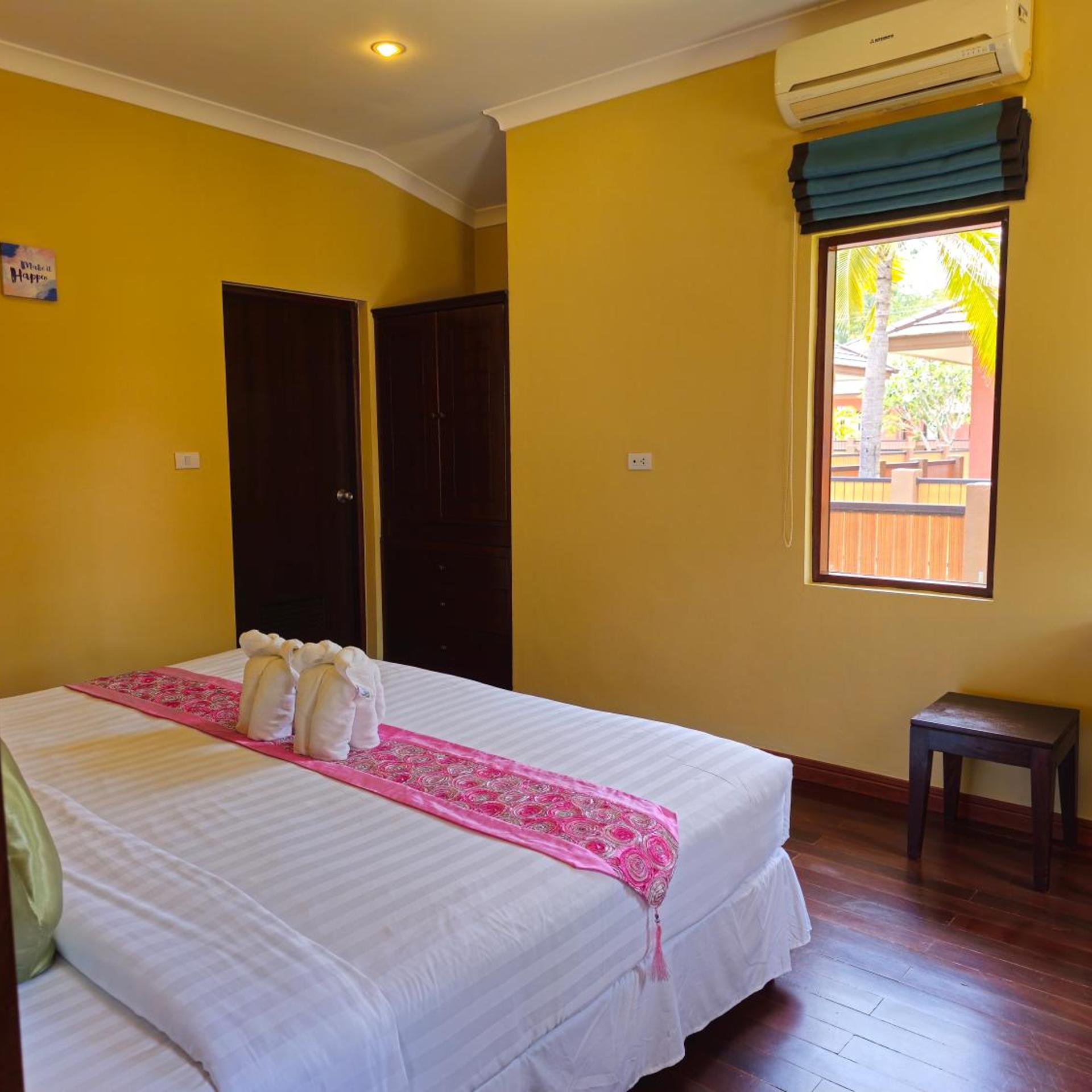2 Bedrooms, Villa, Pool Access