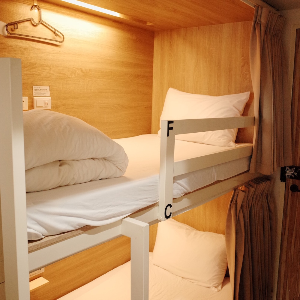Paper Plane Hostel 8/50