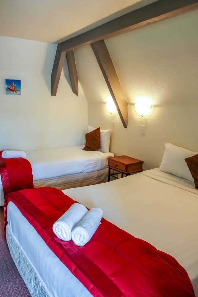 Camelot Motor Lodge 19/62