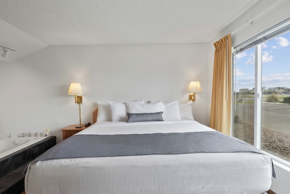 Room, King Bed, Village View, Jetted Tub