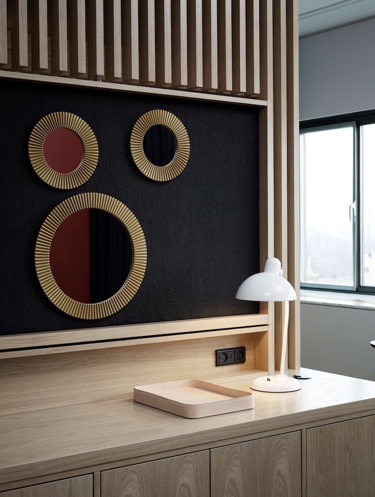 Feature, Suite, King Bed