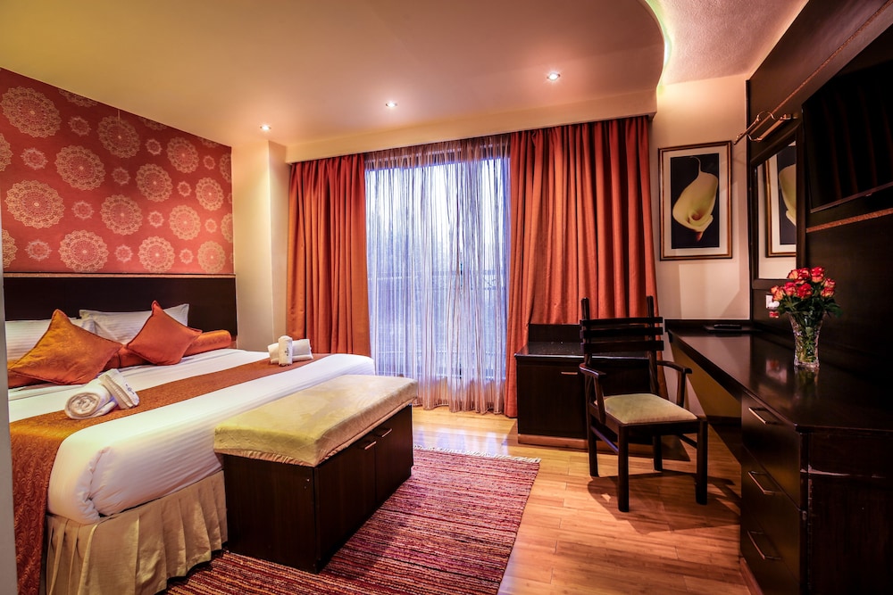 The Monarch Hotel 8/47