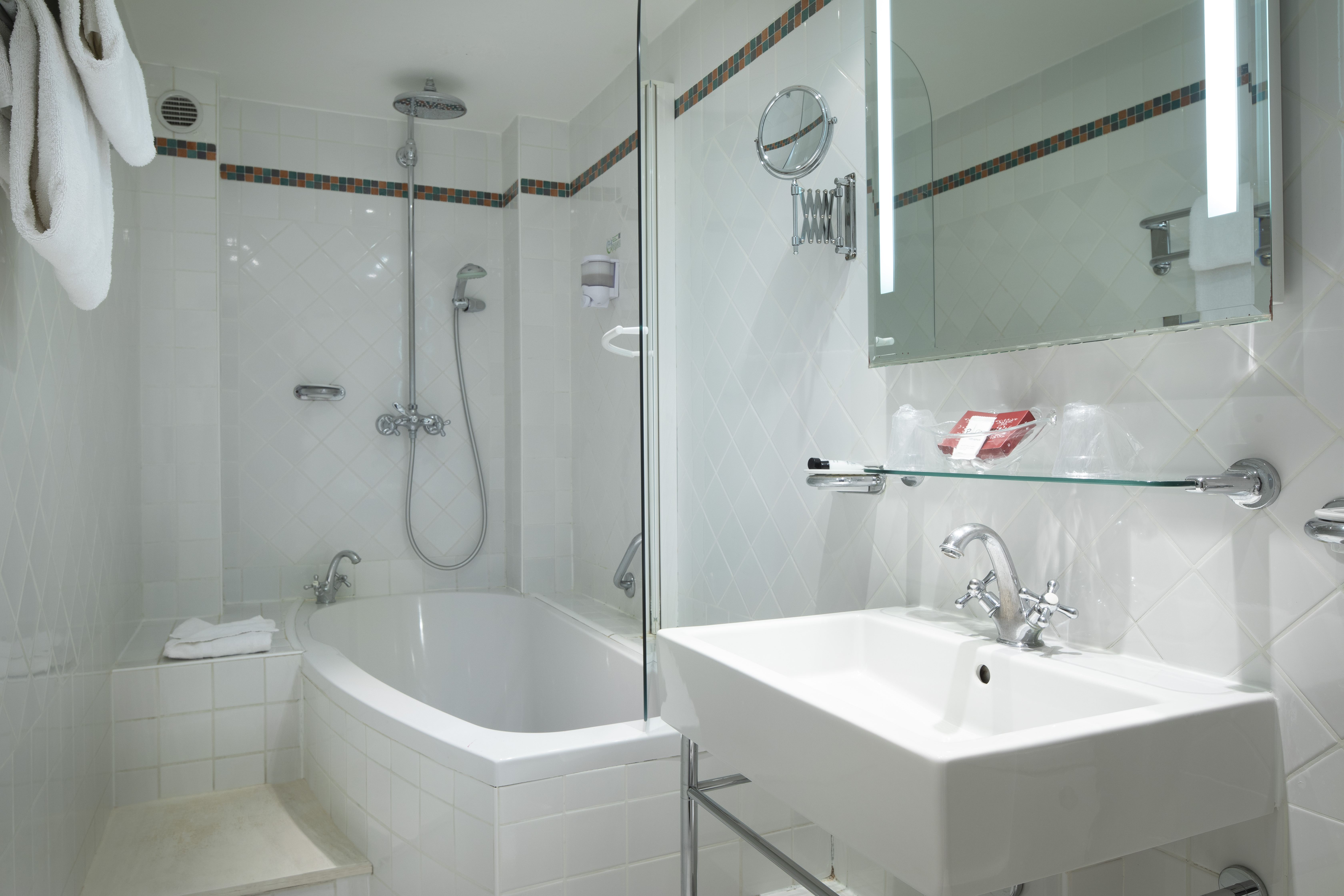 غرفة سوبيريور بسرير كوين، Elysees Hotel 4/5