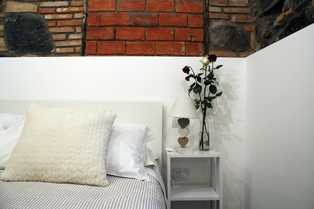 Rumi Rooms 21/34