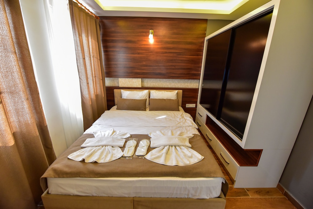 Hirande Hotel 18/50