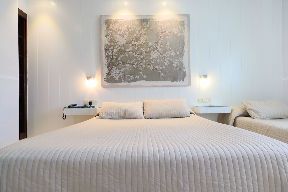 COMFORT, TWIN BEDS