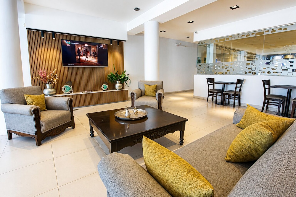 Hotel Emperatriz 51/72