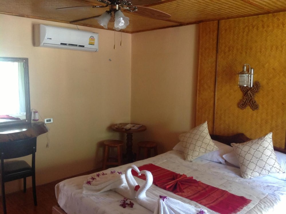 Ruan Mai Naiyang Beach Resort 20/76