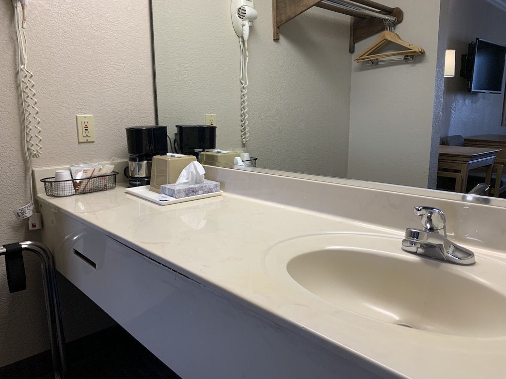 Americas Best Value Inn Houston Hobby Airport 14/20