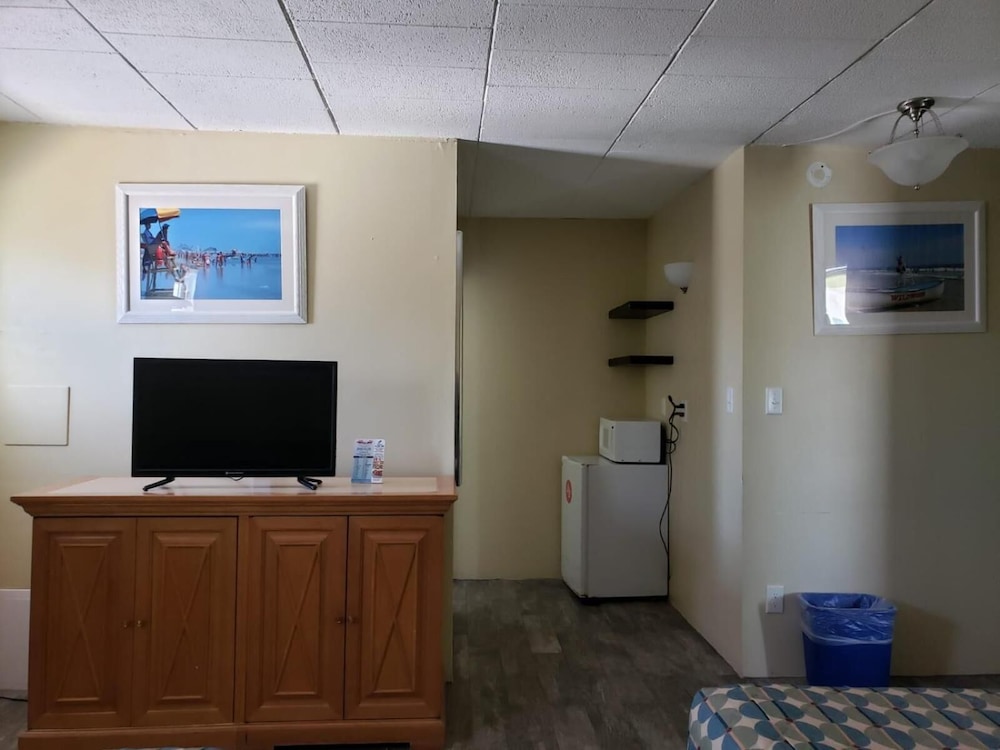 Tropicana Motel 9/40