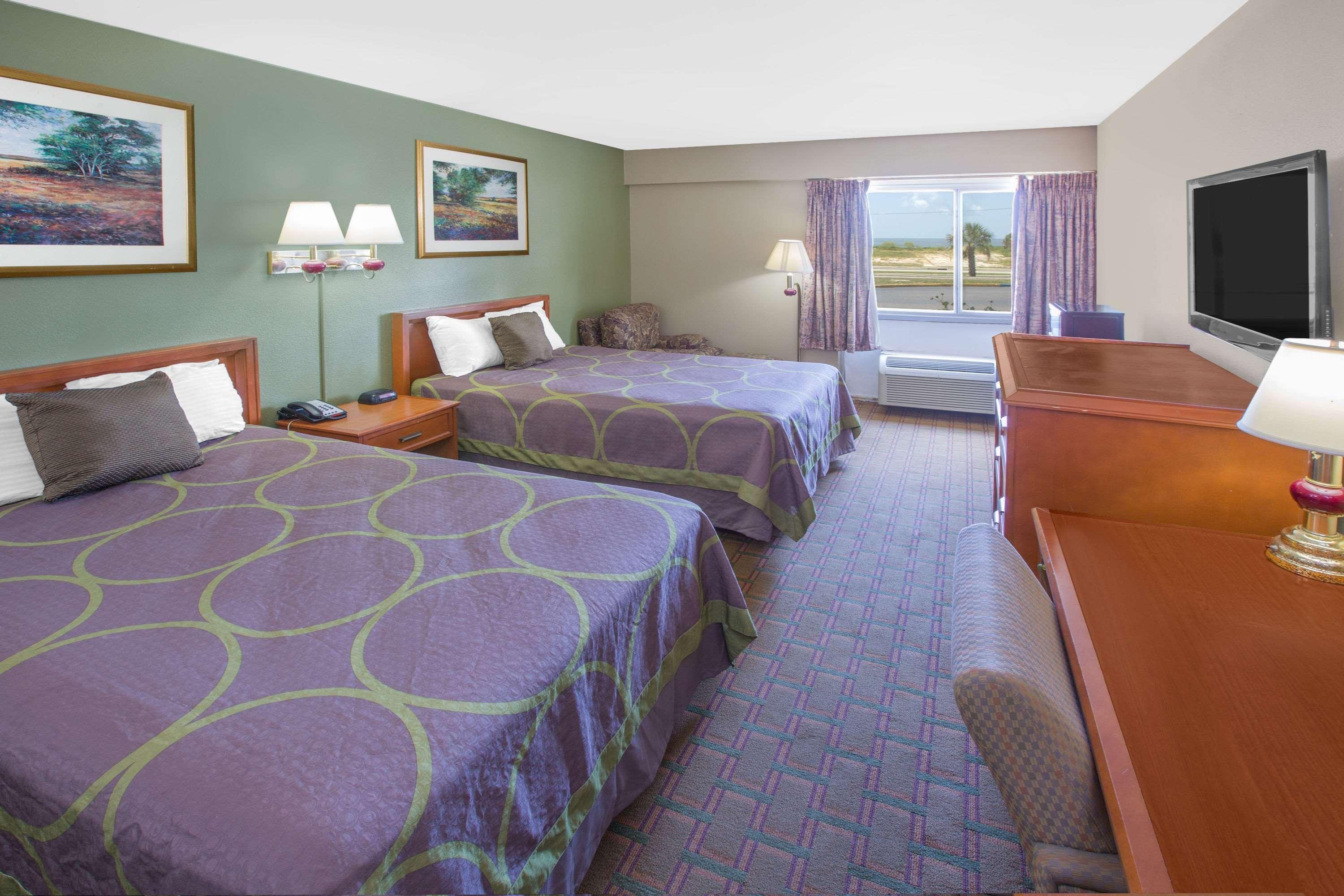 INTERIOR, DELUXE, KING BED