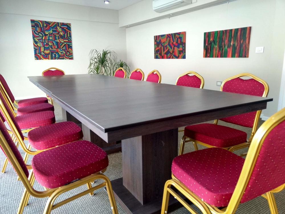 Days Inn & Suites by Wyndham La Plata 31/37