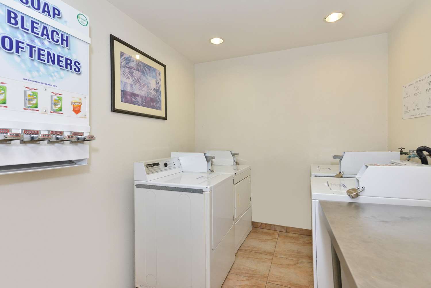 Best Western Plus Raffles Inn & Suites 34/34