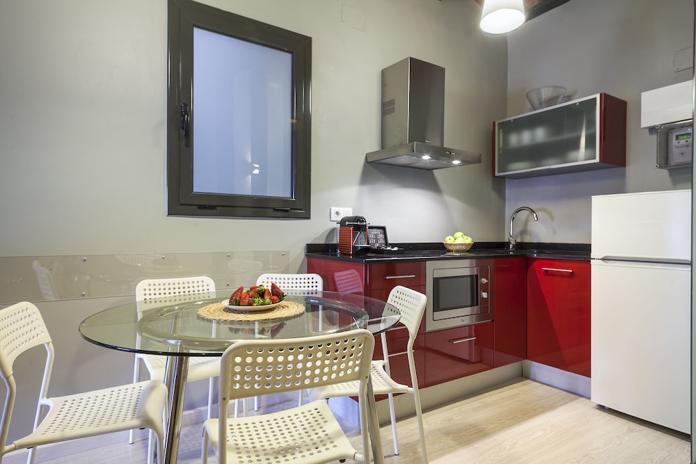 Fira Centric Apartments 68/72