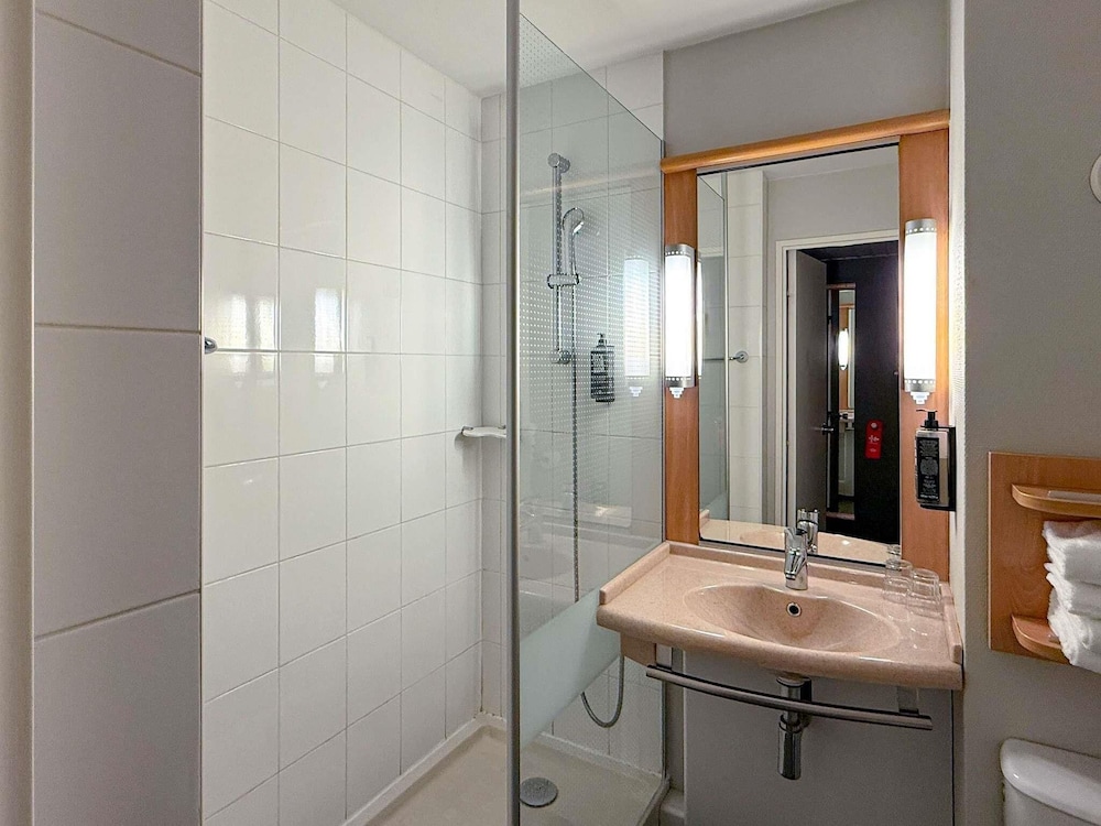 Ibis Rennes Cesson 75/76