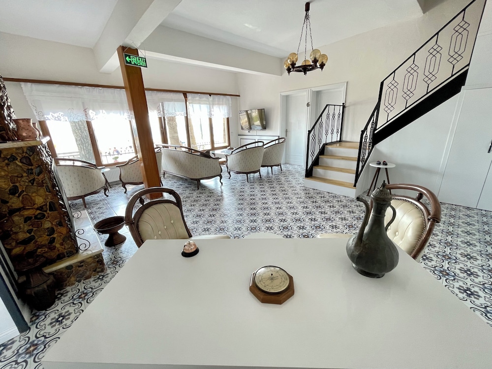 Villa Ece Pansiyon 27/40