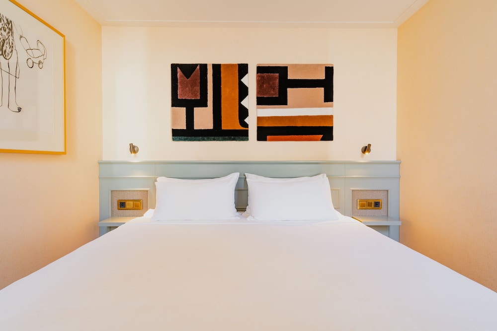BASIC, QUEEN BED
