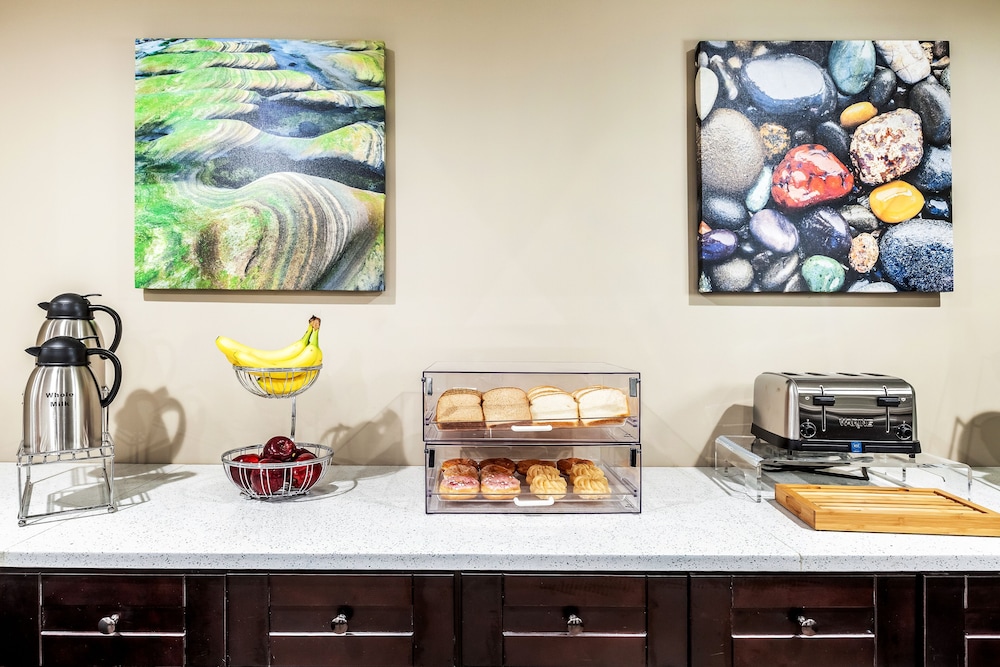 Van Wyck Hotel & Suites Near JFK Airport 23/46