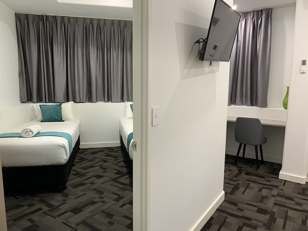 Tiki Hotel Apartments Surfers Paradise 25/71