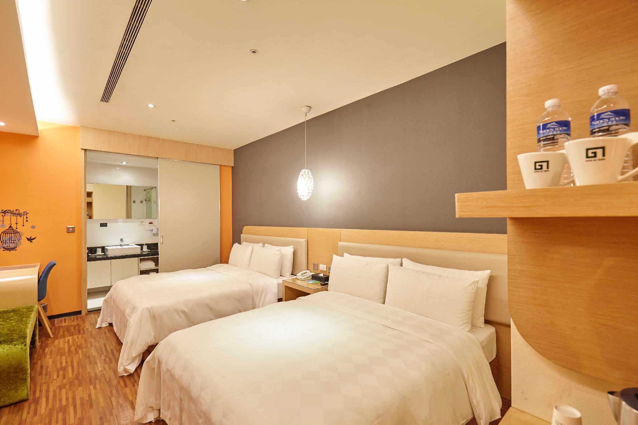 Family, Basement, 2 Queen Beds, No Window