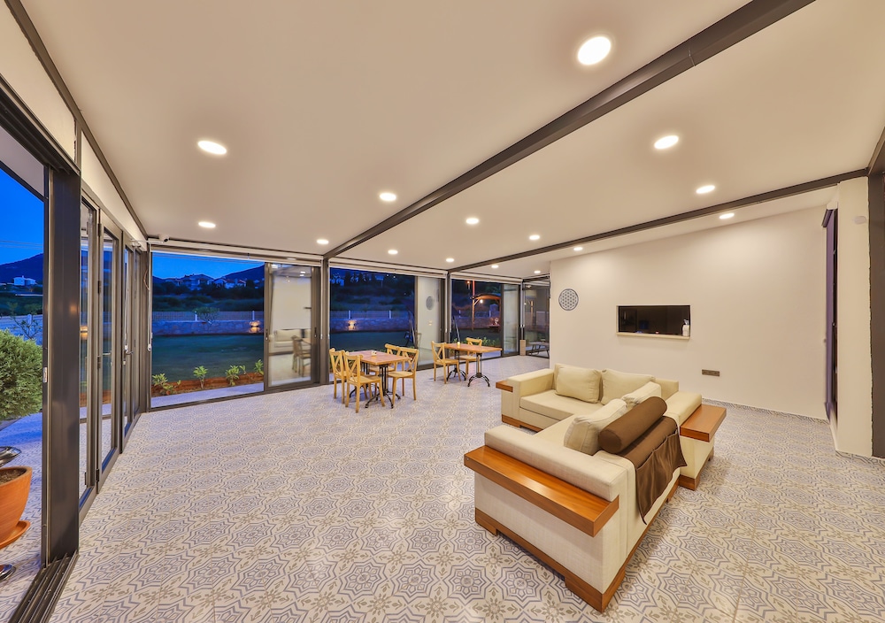 Thomas Suites 21/33