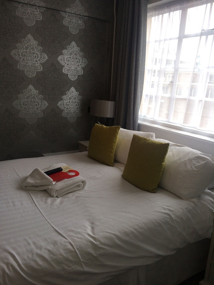 THE STAR HOTEL 35/54