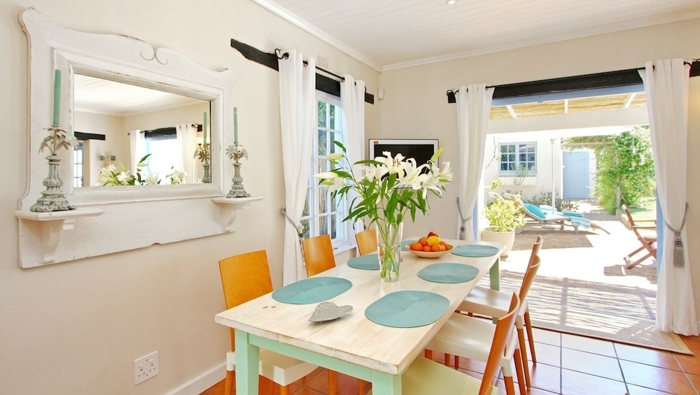Hout Bay Beach Cottage 17/49