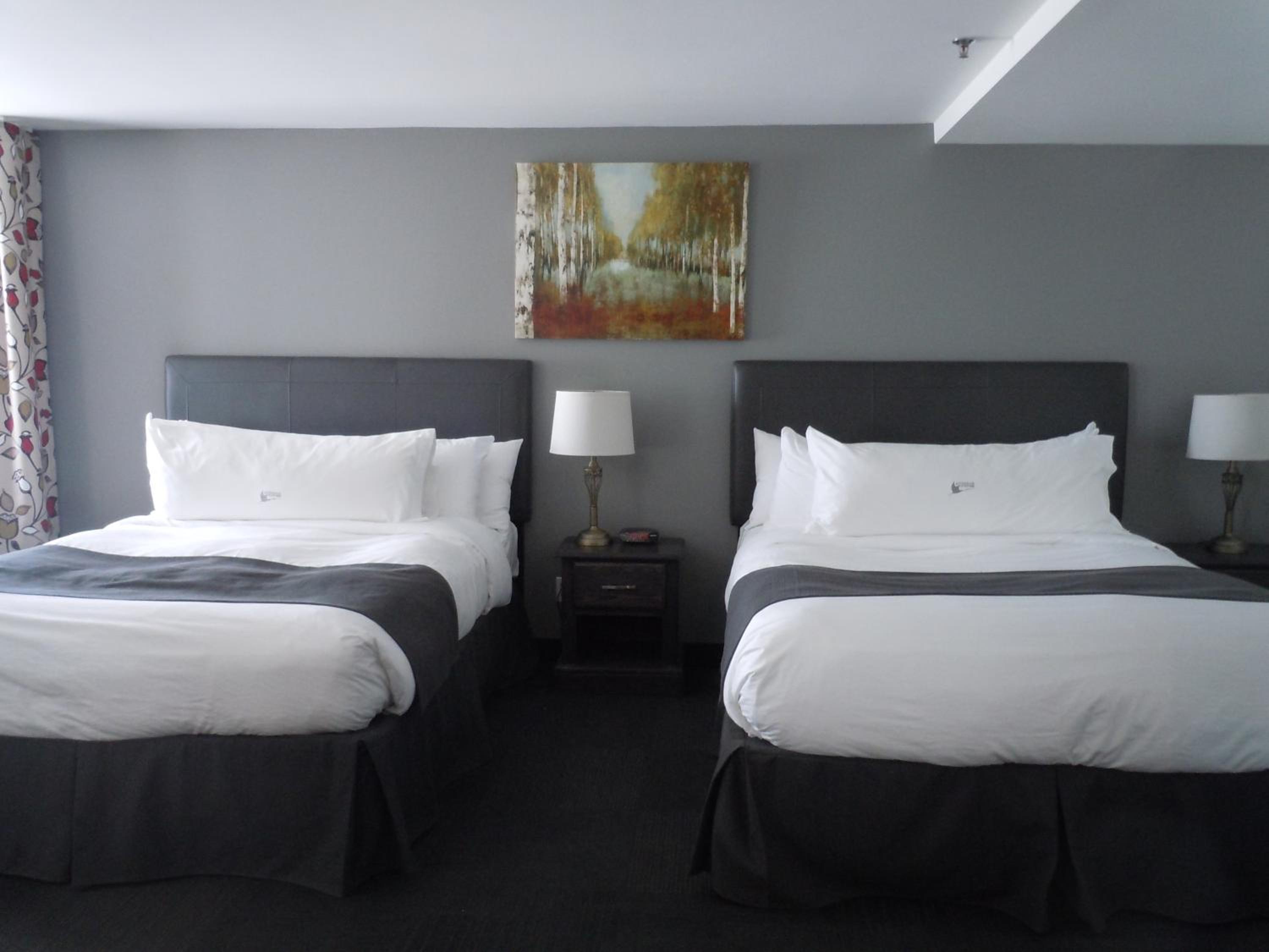 Standard, 2 Queen Beds, Lake View