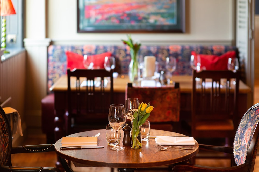 The Carnarvon Arms 46/53