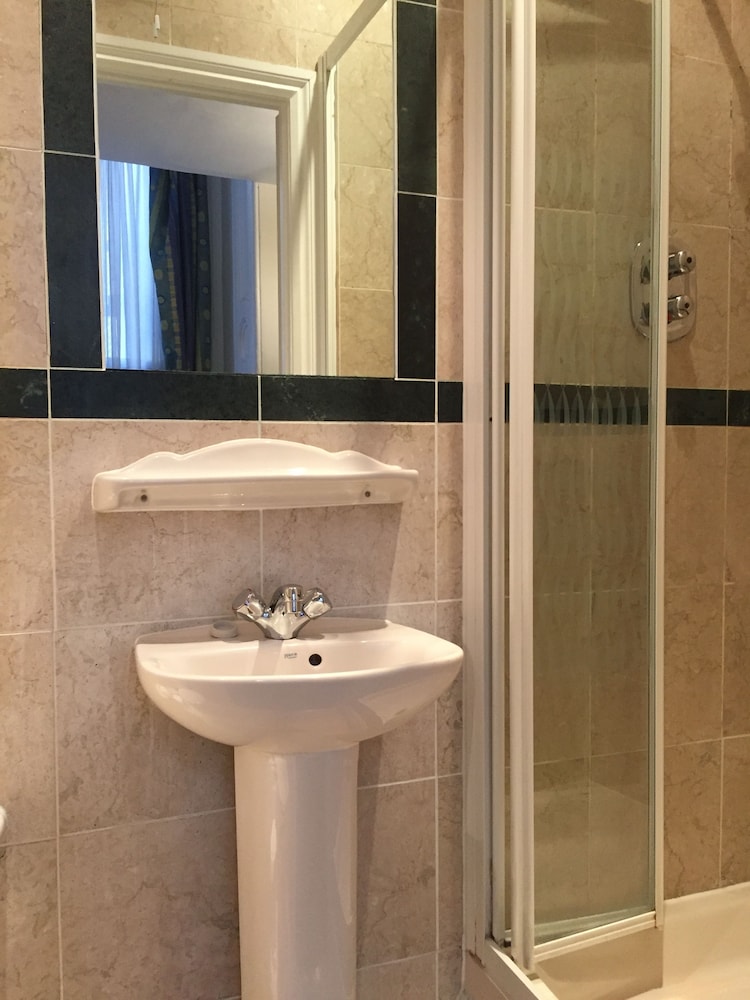 Brompton Hotel 57/60