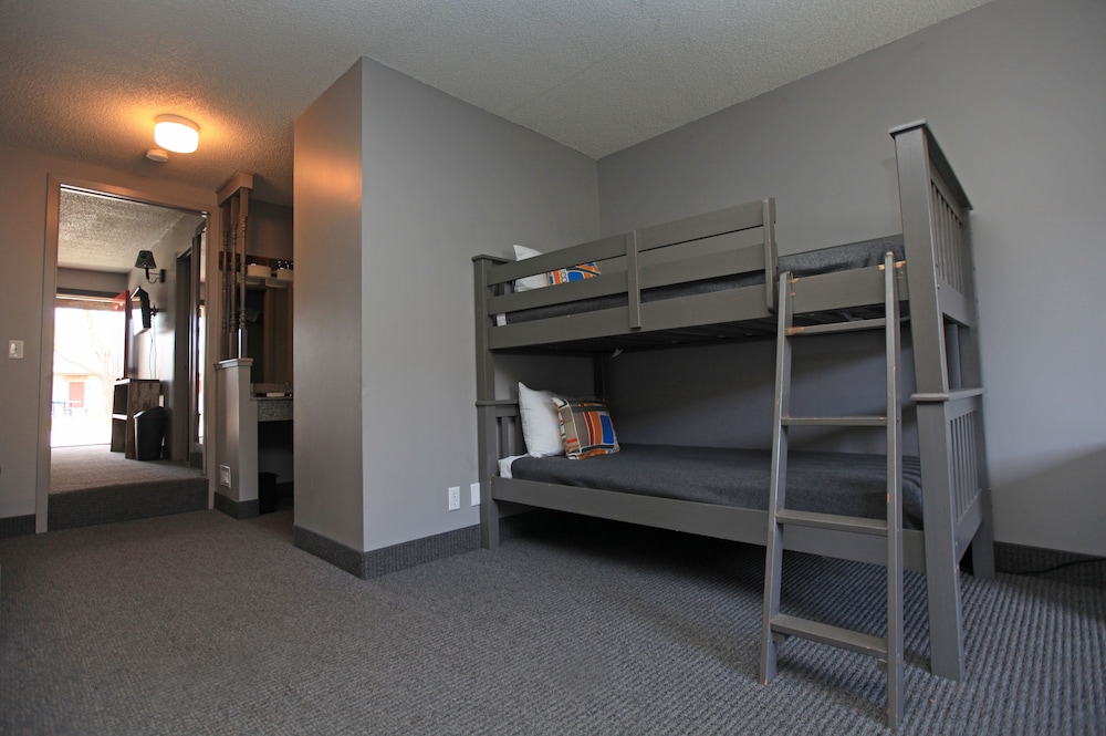 Vintage Block Inn Suites 15/28