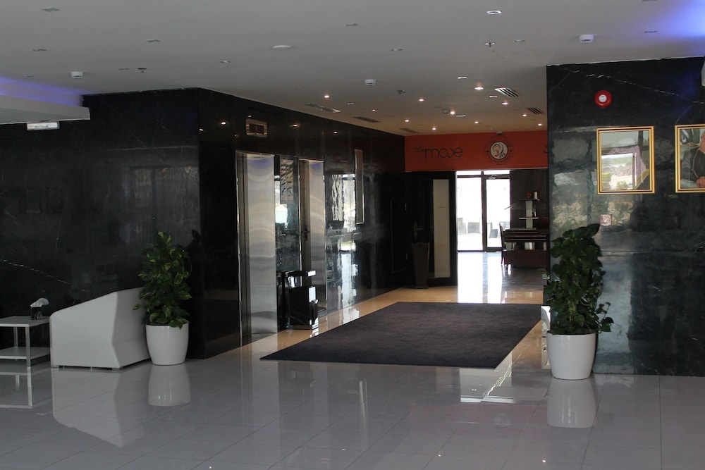 فندق جولدن توليب للأجنحة الفندقية(Golden Tulip Al Khobar Suite Hotel) 10/52