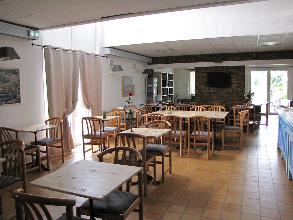 Brit Hotel Bosquet 37/50