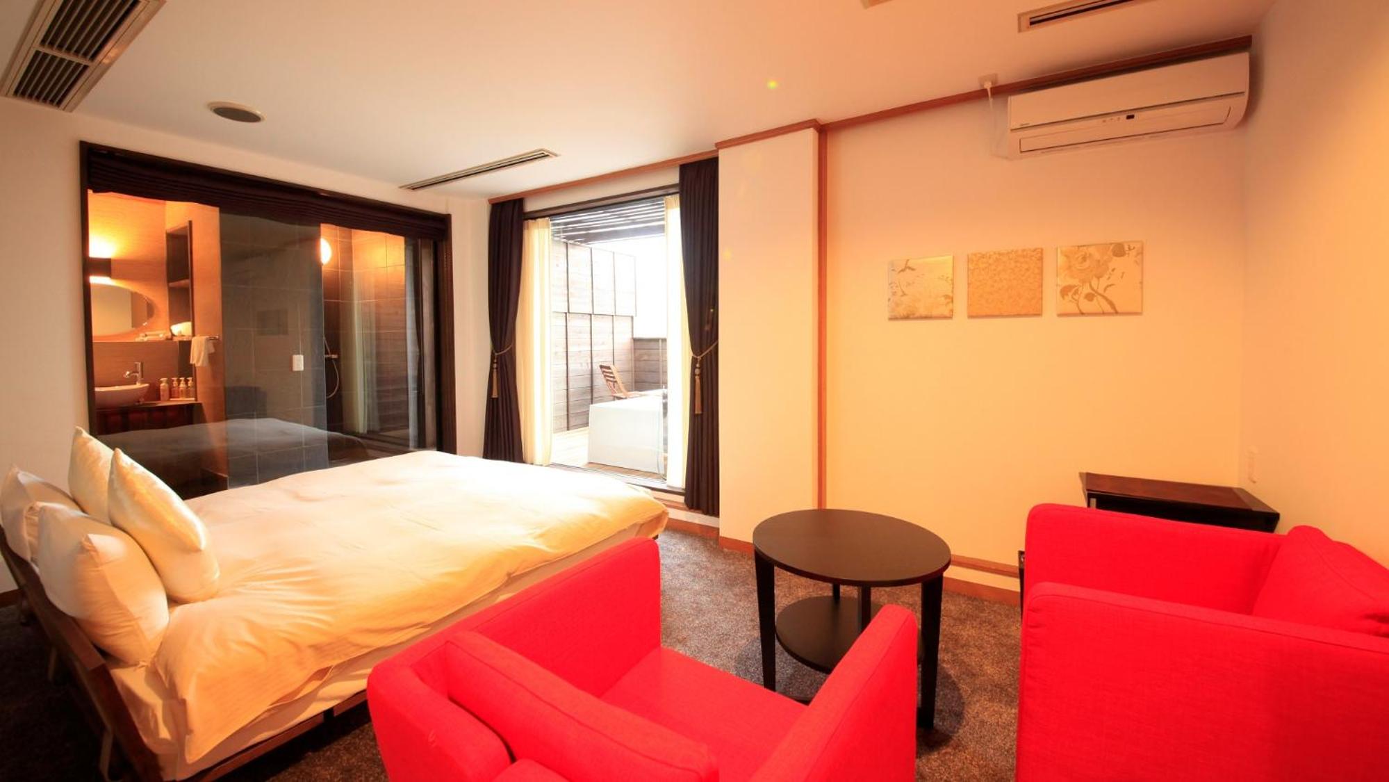Deluxe, King Bed, Outdoor Jetted Tub