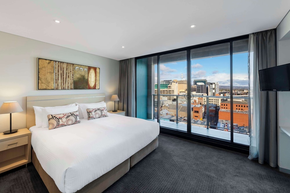 Oaks Adelaide Horizons Suites 36/70