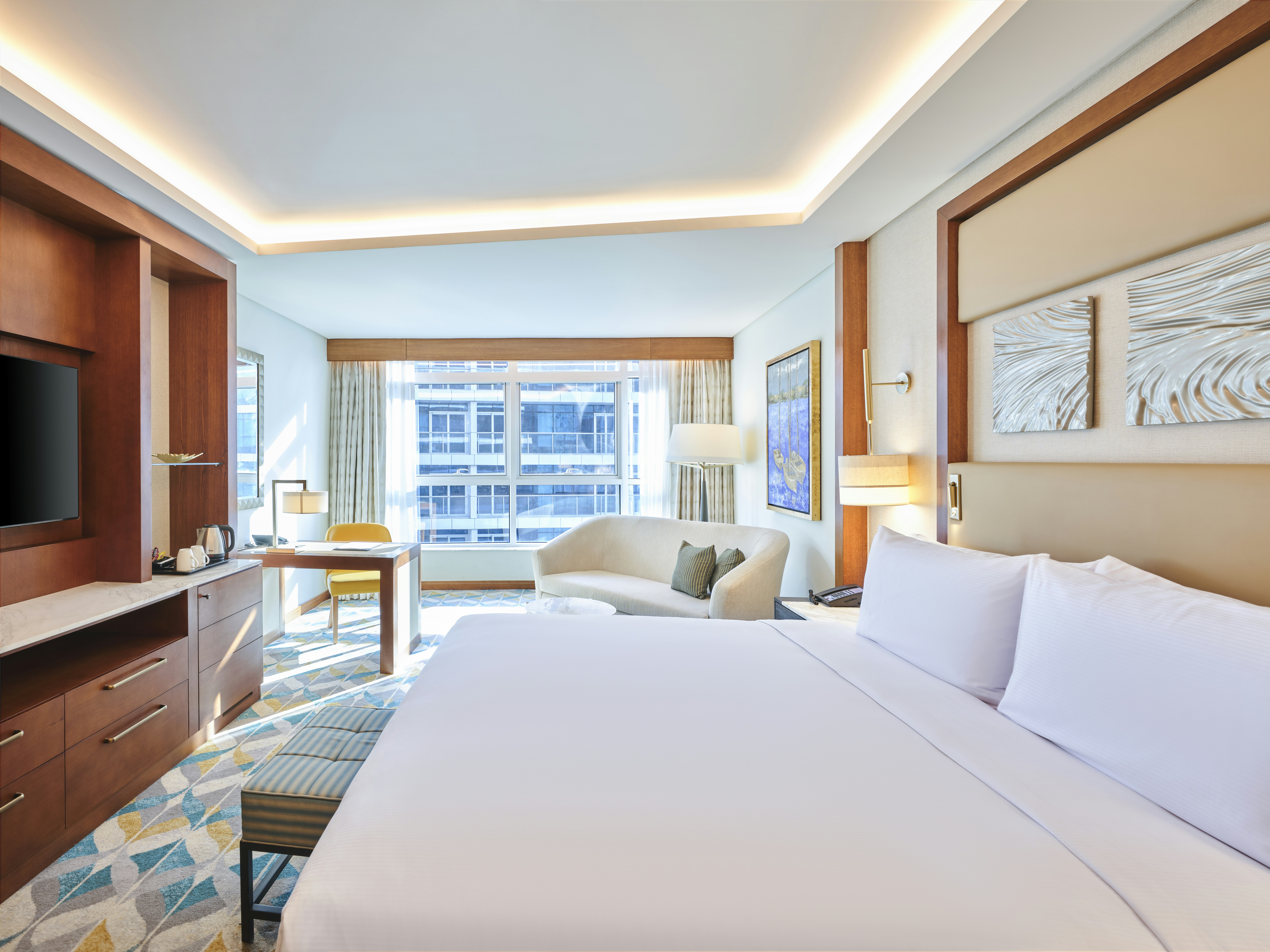 EXECUTIVE, KING BED