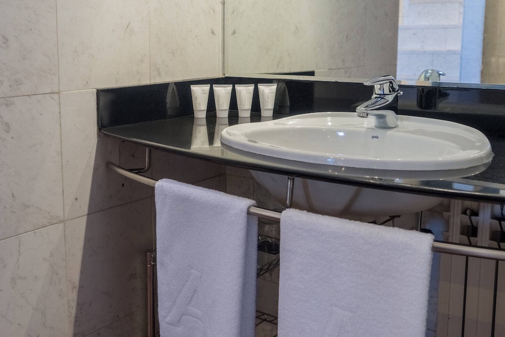 Ac Hotel Ciudad de Sevilla 16/32