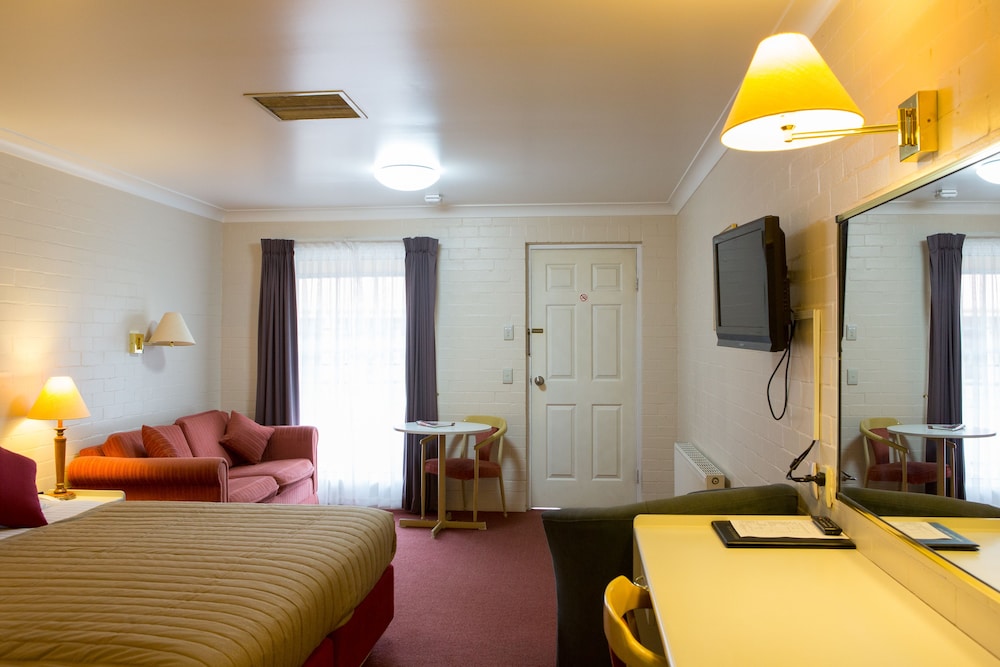 Club Motel 15/32