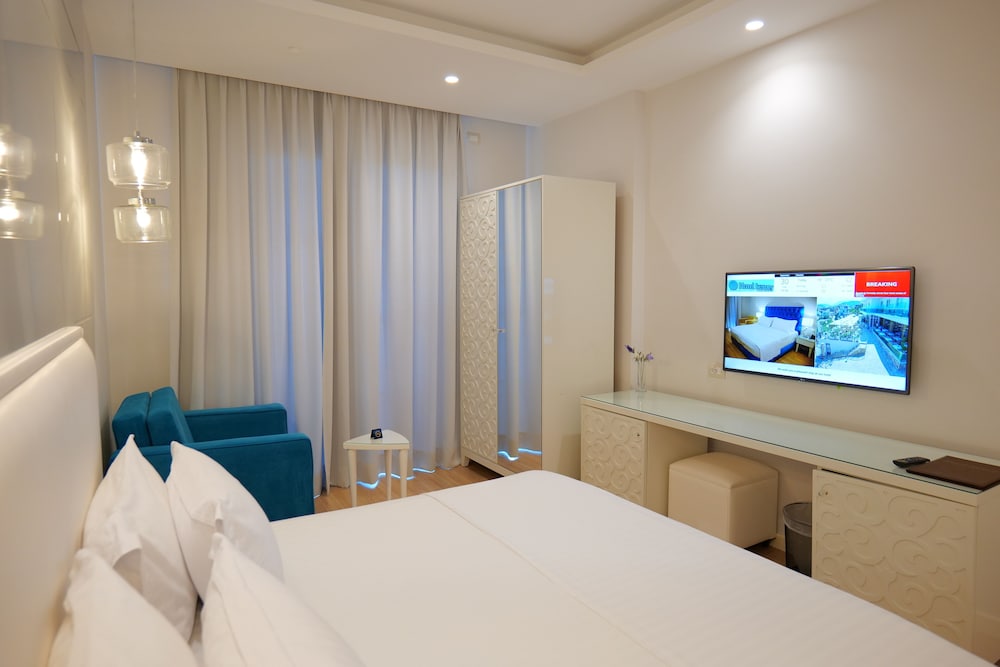 Hotel Luxury 16/48