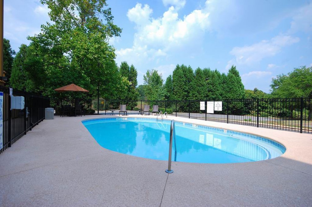Holiday Inn Express Forsyth 32/42