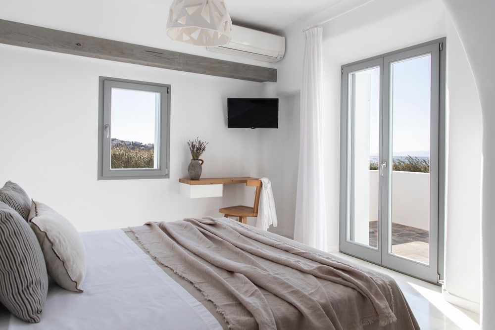 AQUA BREEZE VILLAS NAXOS 12/50