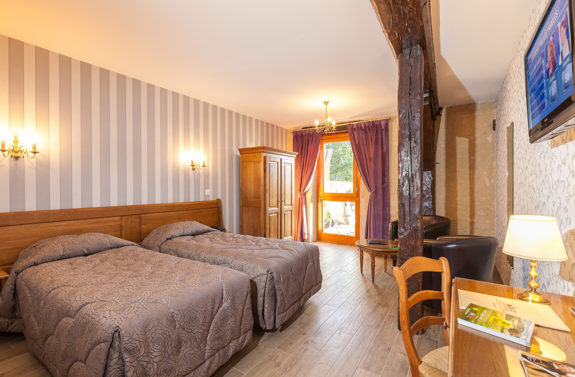 COMFORT, TWIN BEDS